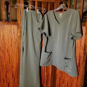 Dickies Xtreme Stretch olive scrub XL top L pants